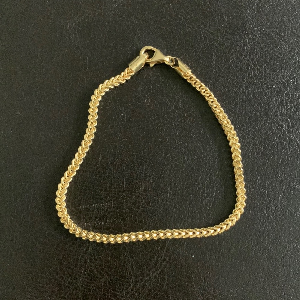 Flash sale🌺14k gold boxed Figaro bracelet🌺